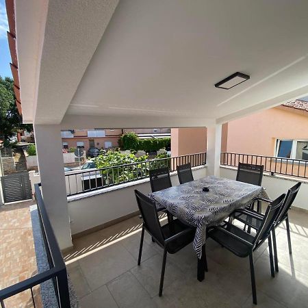 Family Beach Apartments Peroj Zewnętrze zdjęcie