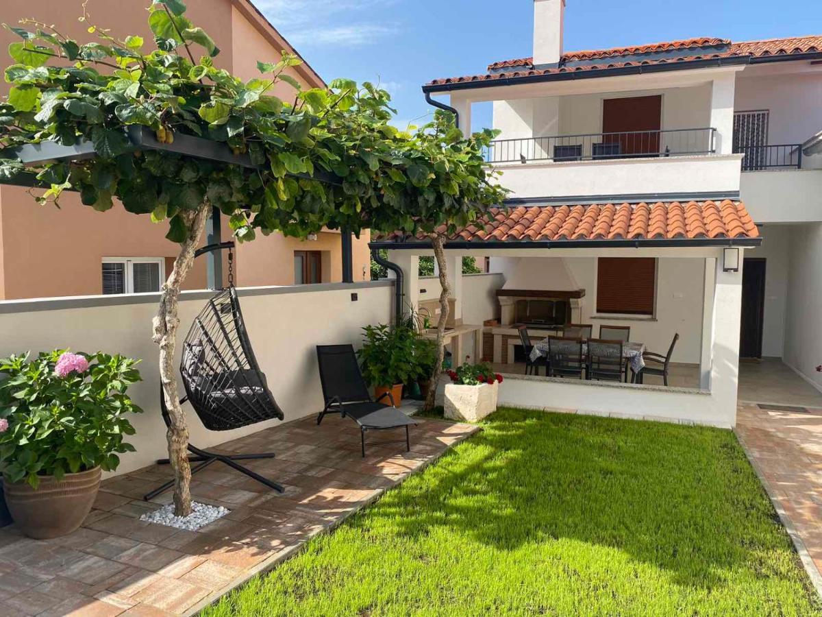 Family Beach Apartments Peroj Zewnętrze zdjęcie