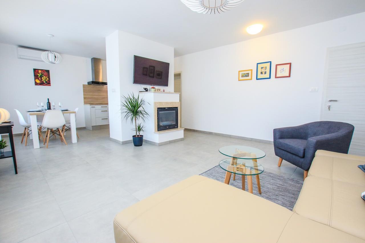 Family Beach Apartments Peroj Zewnętrze zdjęcie