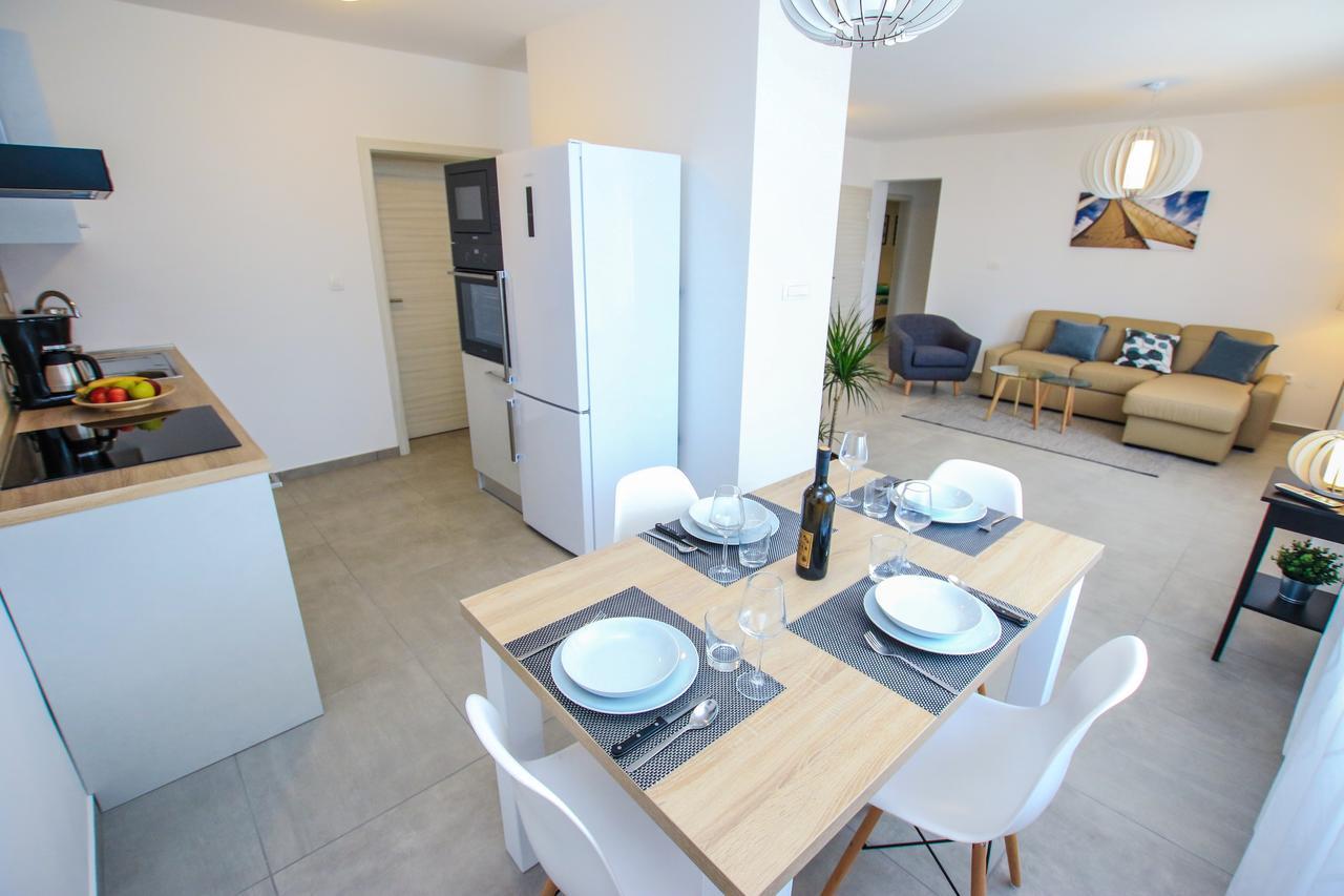 Family Beach Apartments Peroj Zewnętrze zdjęcie