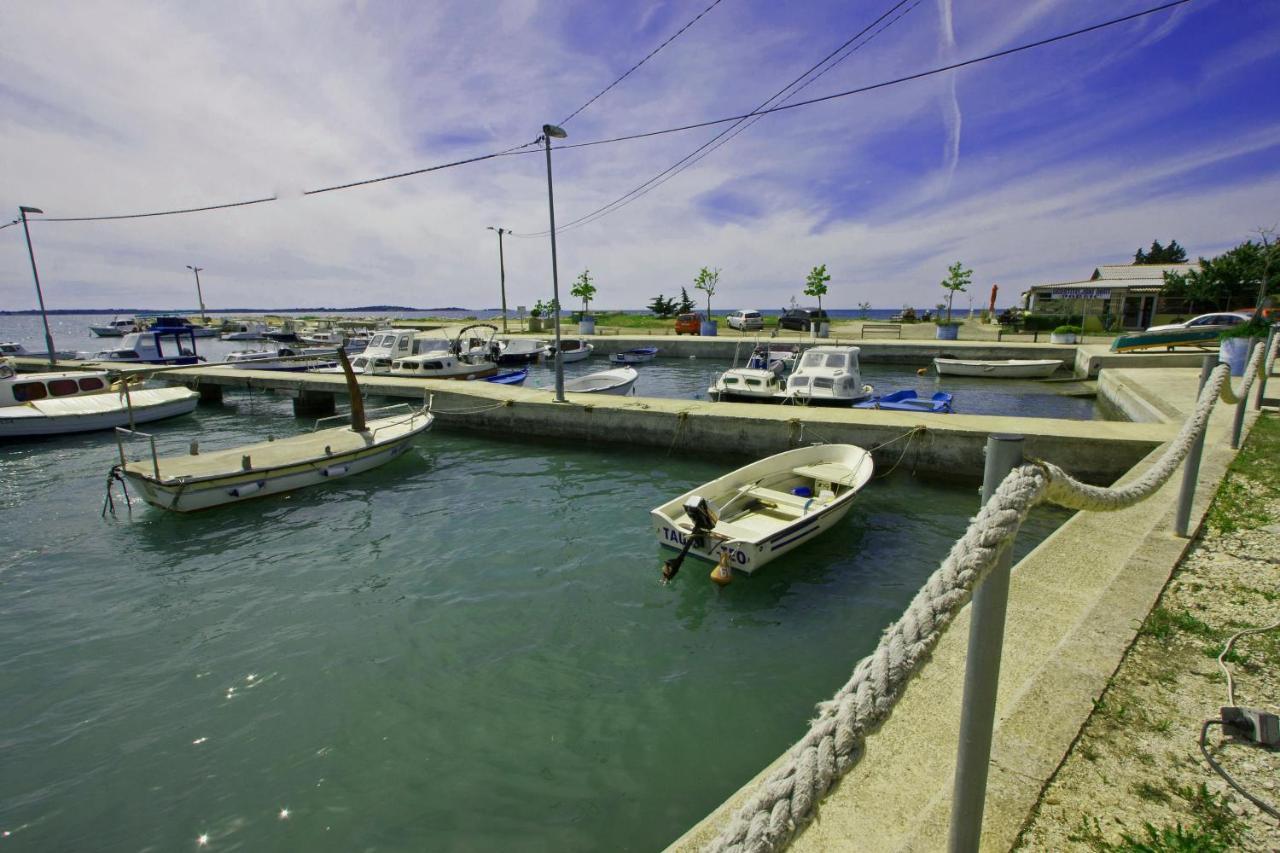 Family Beach Apartments Peroj Zewnętrze zdjęcie